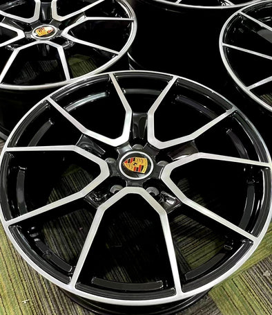 (USED) 21" Porsche Taycan Turbo S OE Wheel Set