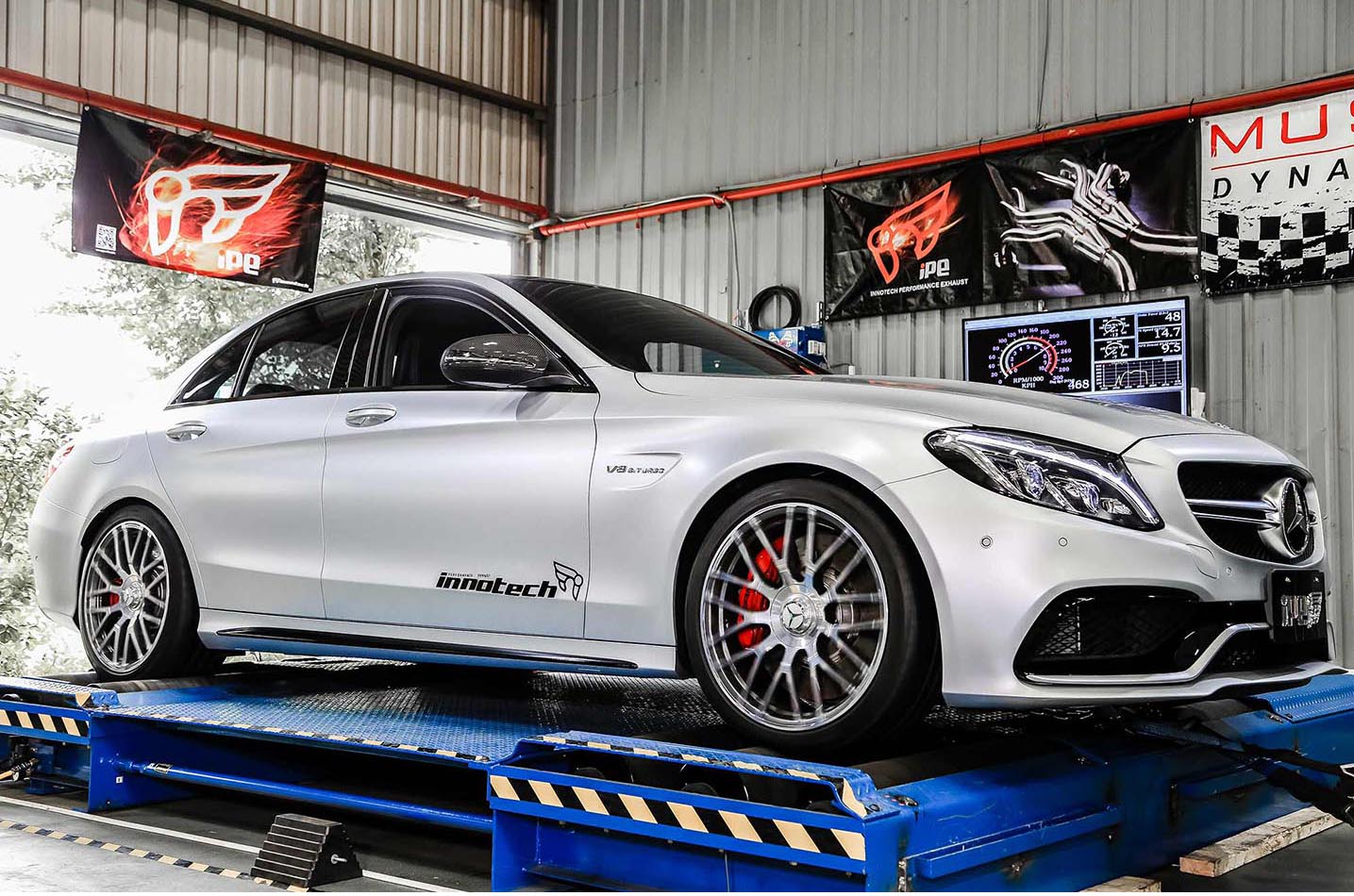 Piecha tuning parts such as body kit, rims, suspension, exhaust system for  the Mercedes W205 C63 - /en