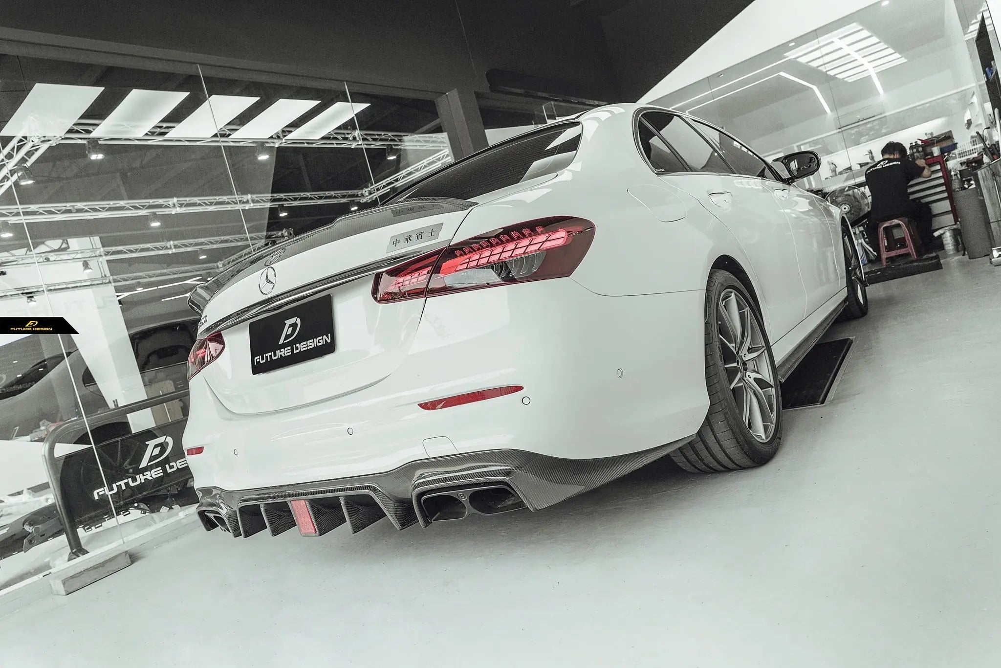 thumbnail image 2 of V-Style Carbon Fiber Rear Diffuser For 2010-2013 Mercedes W212 E-Class Sedan AMG 2 of 5