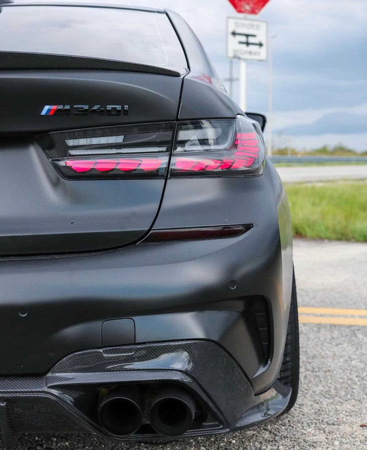Gloss Black Rear Bumper Diffuser With LEDs For BMW G20 330i M340i M Sport 2019-2022 – SharpTuning