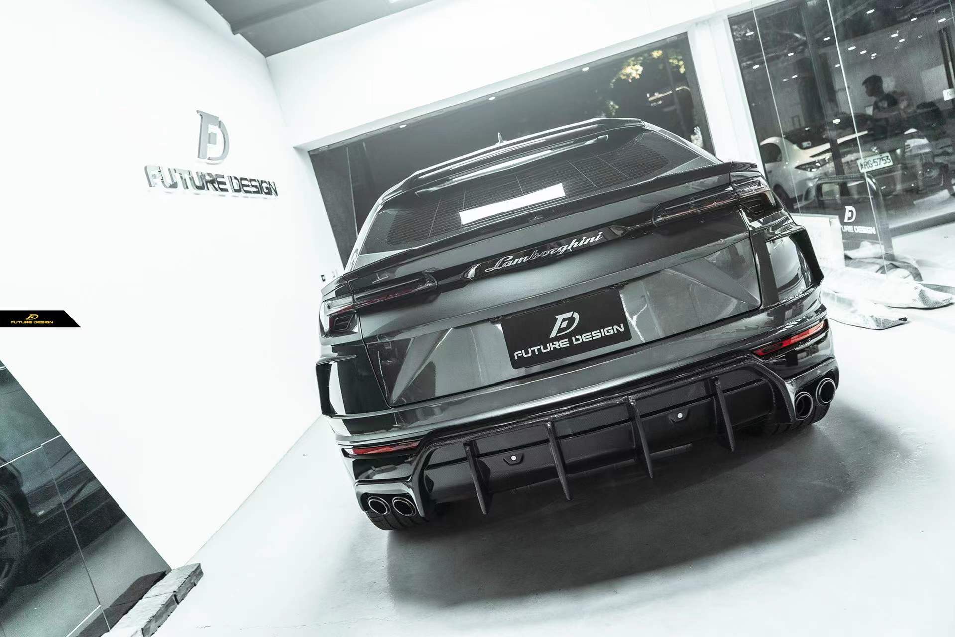 Future Design Carbon Fiber Rear Diffuser for Lamborghini Urus – CarGym