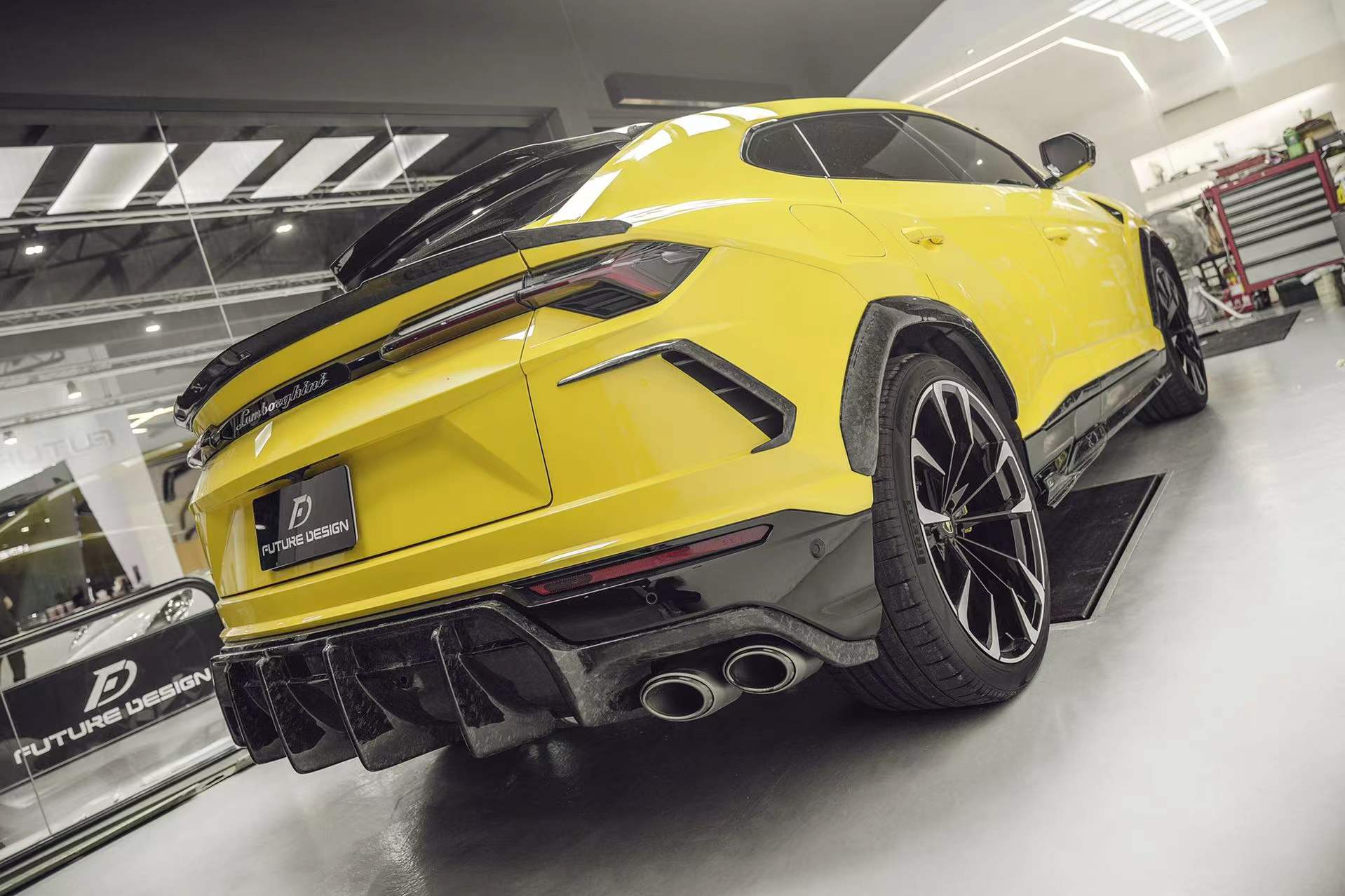 Future Design Carbon Fiber Rear Diffuser for Lamborghini Urus – CarGym