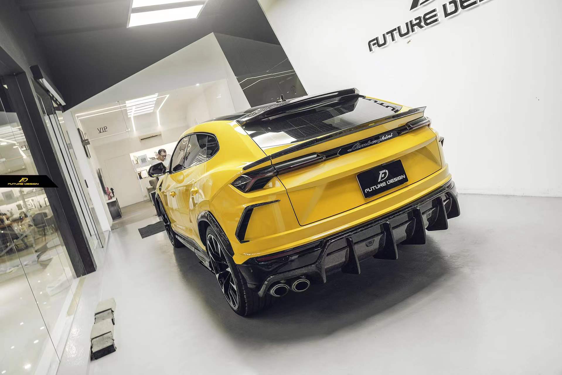 Future Design Carbon Fiber Rear Diffuser for Lamborghini Urus – CarGym